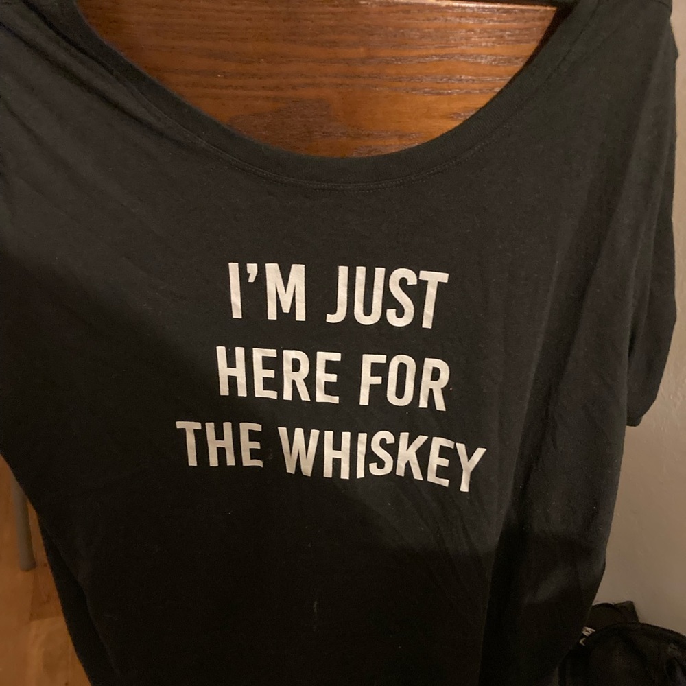 Black short sleeve graphic tee